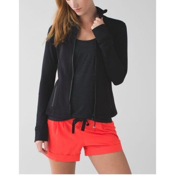 Lululemon Spring Break Away Short Size 6 Alarming Red - Picture 6 of 8